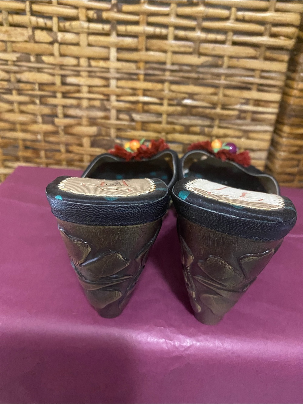 Poetic License All the Pretty Birds Fruit Salad Carved Wedge Sandals  7.5 *flaw - Picture 4 of 10